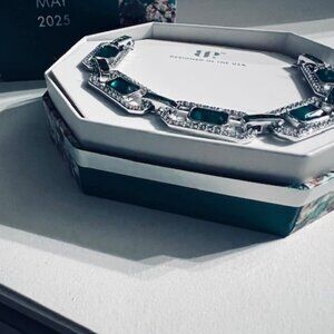 EMERALD UNICORN NECKLACE ON STERLING SILVER.